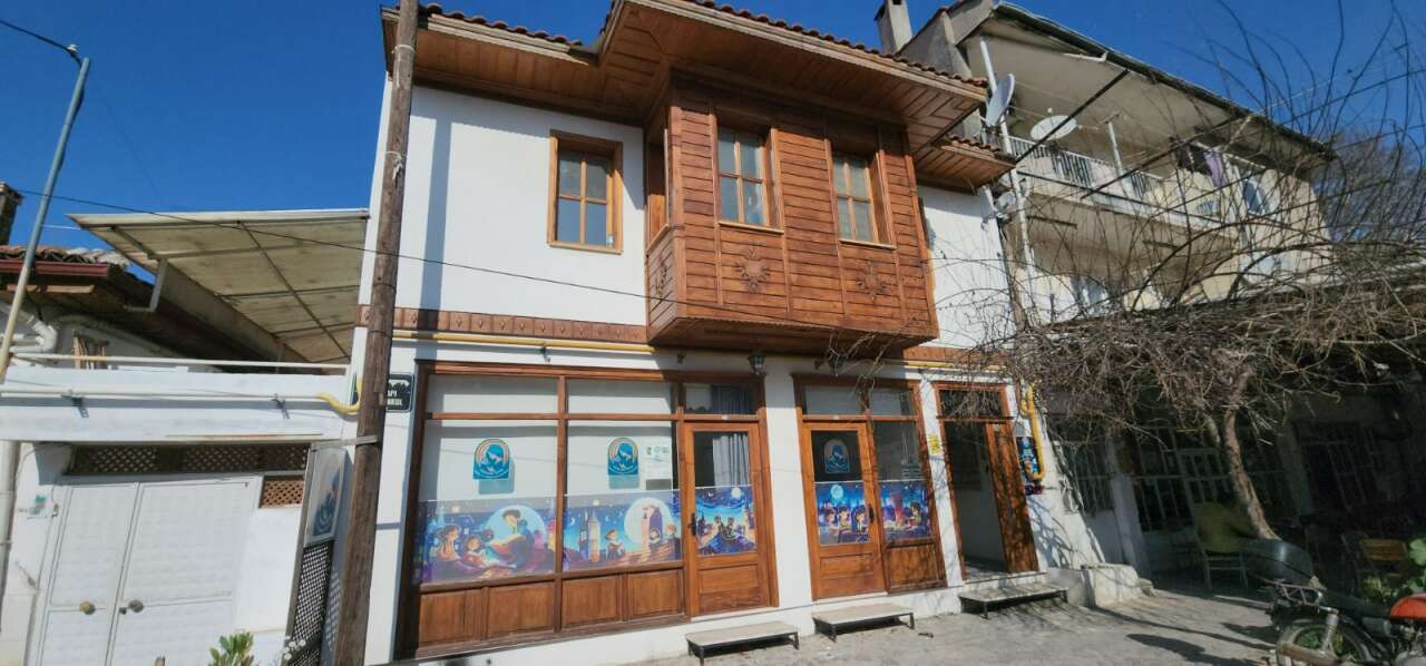 “Tanıyamadığı Kardeşinin Adını Yaşatıyor: Muğla' Saburhane’de Çocukların Hayatını Değiştiren Kütüphane” 6